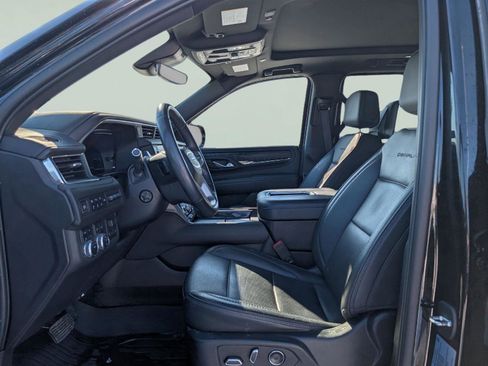 Used 2023 GMC Yukon XL Denali w/ Advanced Technology Package image 11