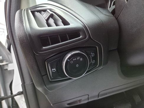 Used 2013 Ford Focus SE FWD image 23