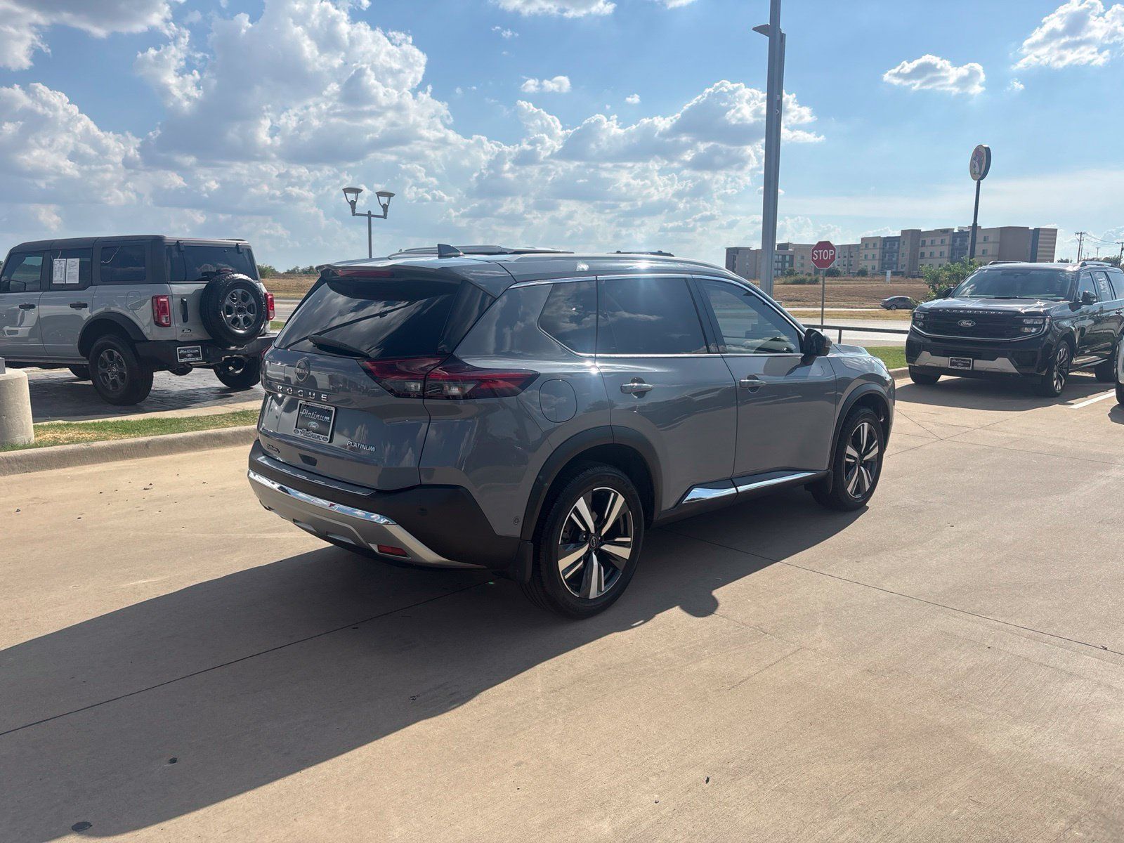 Used 2022 Nissan Rogue Platinum w/ Head-Up Display Package FWD image 6