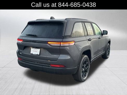 New 2025 Jeep Grand Cherokee Altitude image 5