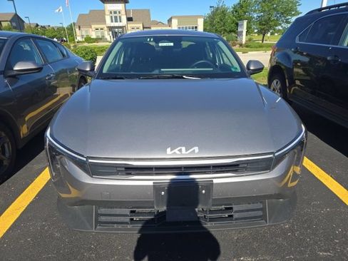 Used 2025 Kia K4 FWD image 2