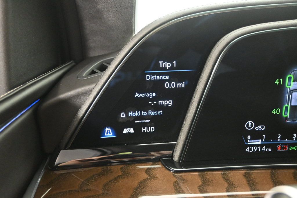 Used 2024 Cadillac Escalade Sport Platinum w/ LPO, ONYX Package AWD/4WD image 27