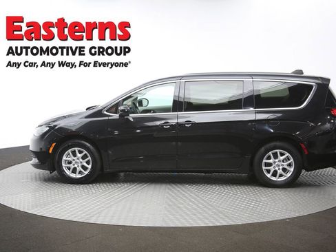 Used 2022 Chrysler Voyager LX image 62
