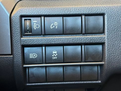 Certified 2024 Toyota Tacoma SR5 AWD/4WD image 32