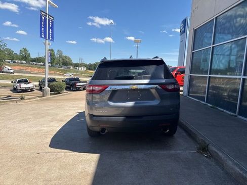 Used 2020 Chevrolet Traverse LT image 6