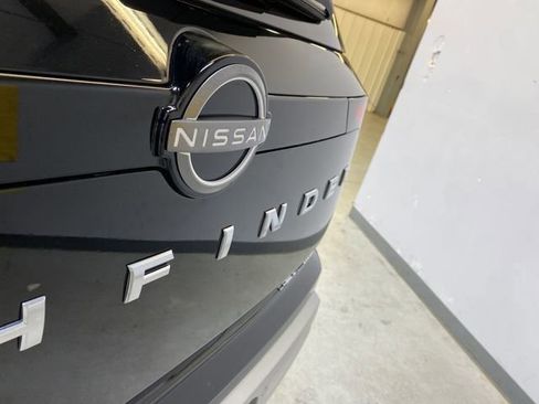 Used 2024 Nissan Pathfinder SL AWD/4WD image 16