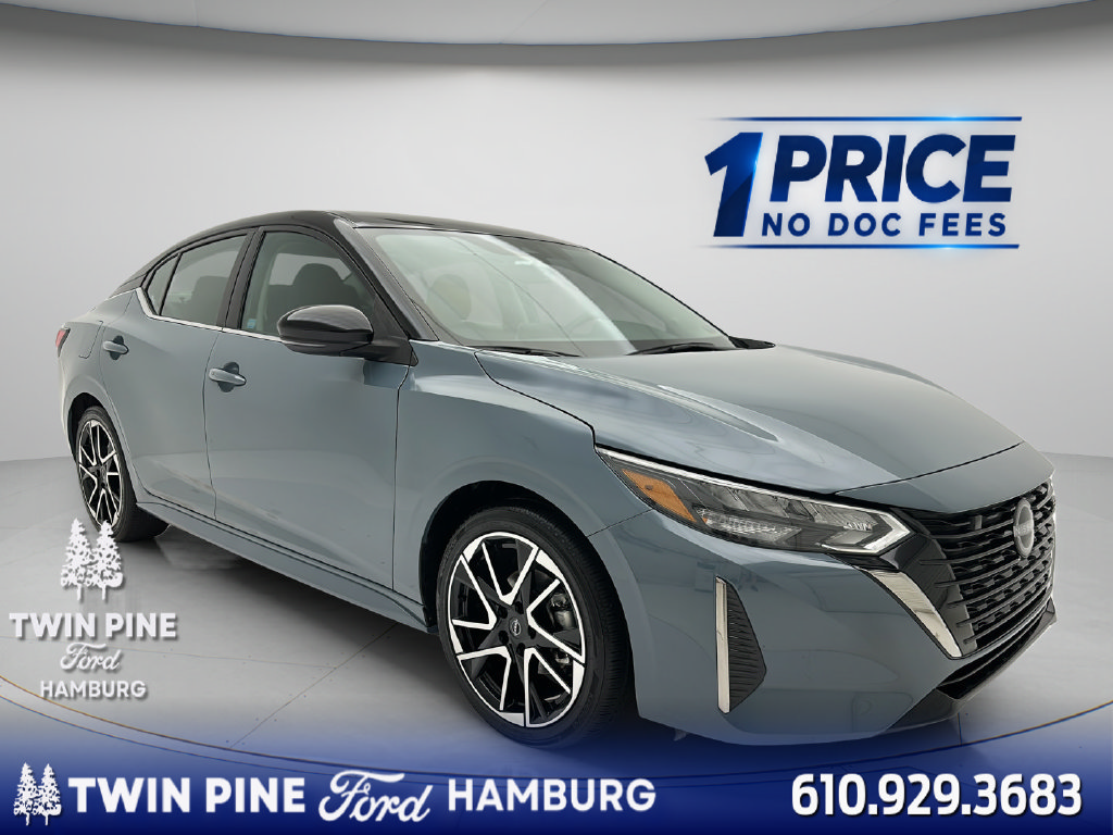 Used 2025 Nissan Sentra SR FWD image 1