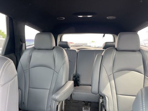 Used 2023 Buick Enclave Essence AWD/4WD image 6