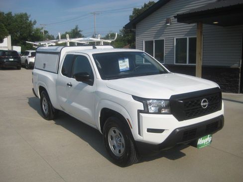 Used 2024 Nissan Frontier S RWD image 2