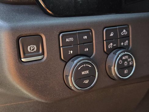 Used 2024 Chevrolet Silverado 1500 LT Trail Boss w/ LT Trail Boss Premium Package AWD/4WD image 19