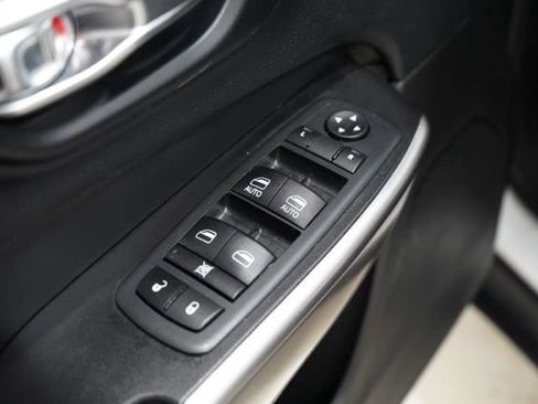 Used 2020 Jeep Cherokee Latitude Plus w/ Cold Weather Group image 21