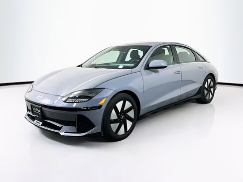 Used 2024 Hyundai Ioniq 6 SE RWD image 3