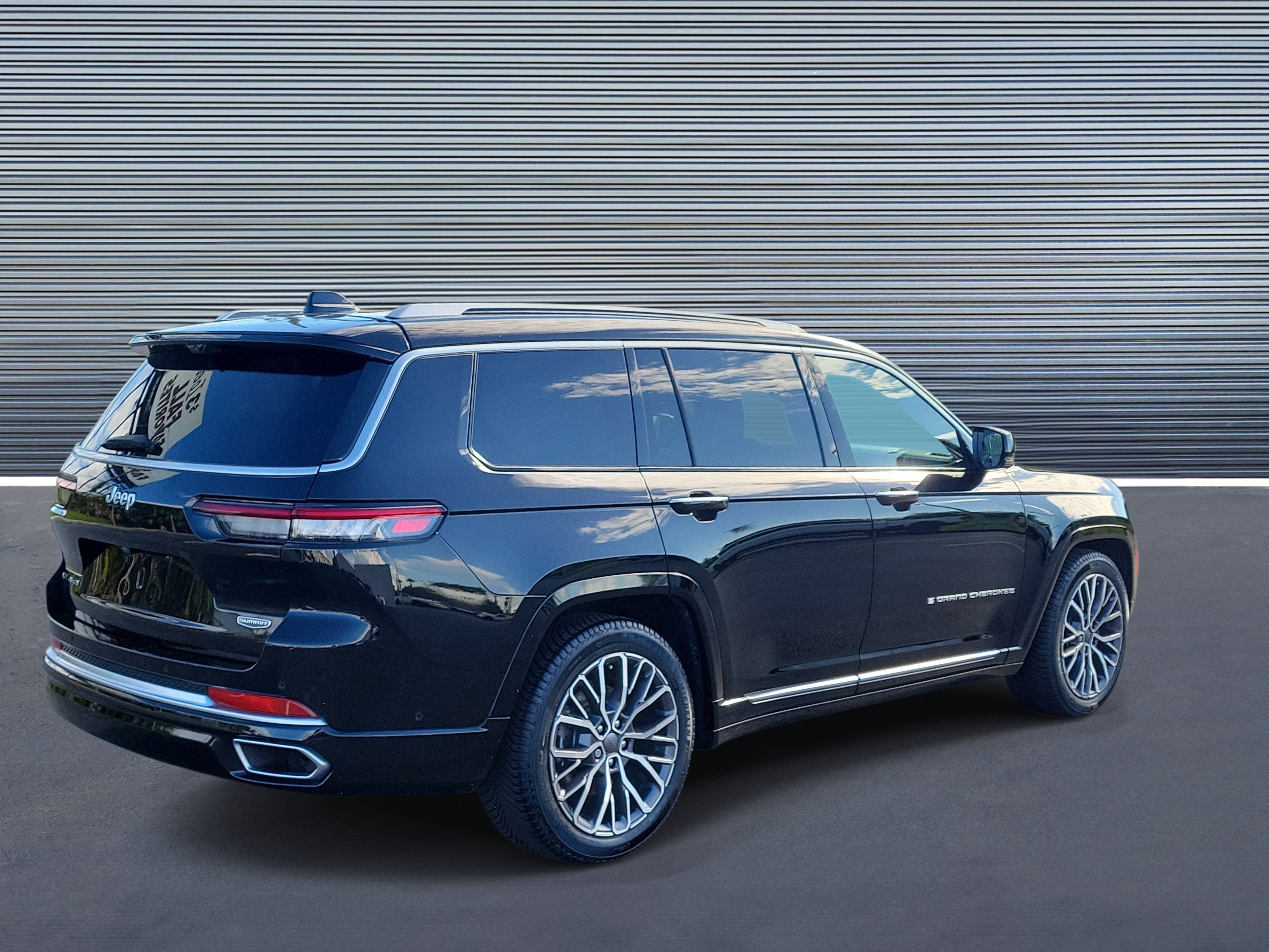 Used 2021 Jeep Grand Cherokee L Summit AWD/4WD image 3
