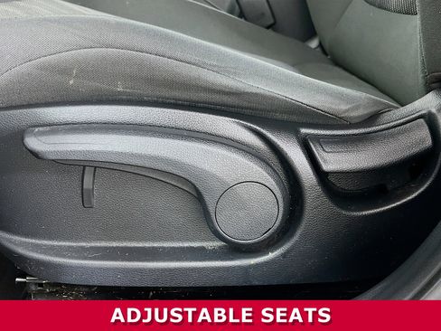 Used 2023 Kia Seltos LX image 4