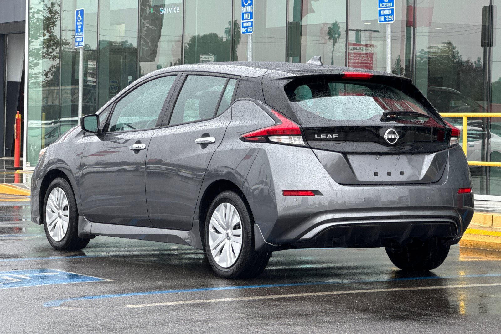 Used 2025 Nissan Leaf S FWD image 6