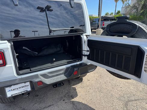 Certified 2023 Jeep Wrangler Unlimited Sahara AWD/4WD image 34