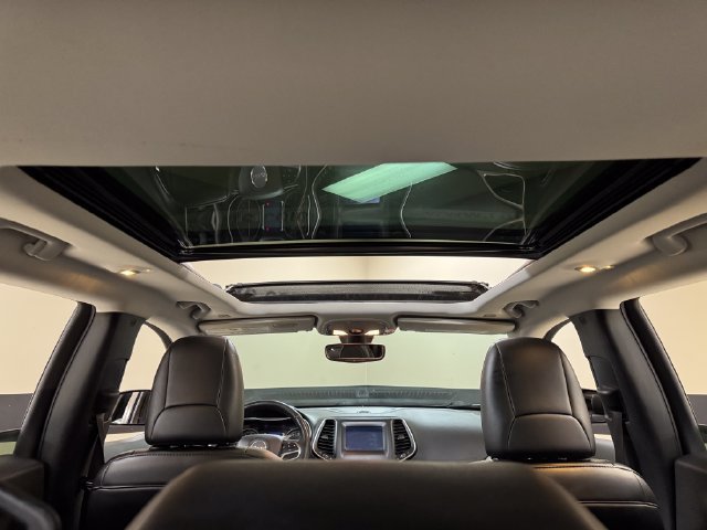 Used 2019 Jeep Cherokee Latitude Plus w/ Comfort/Convenience Group FWD image 20