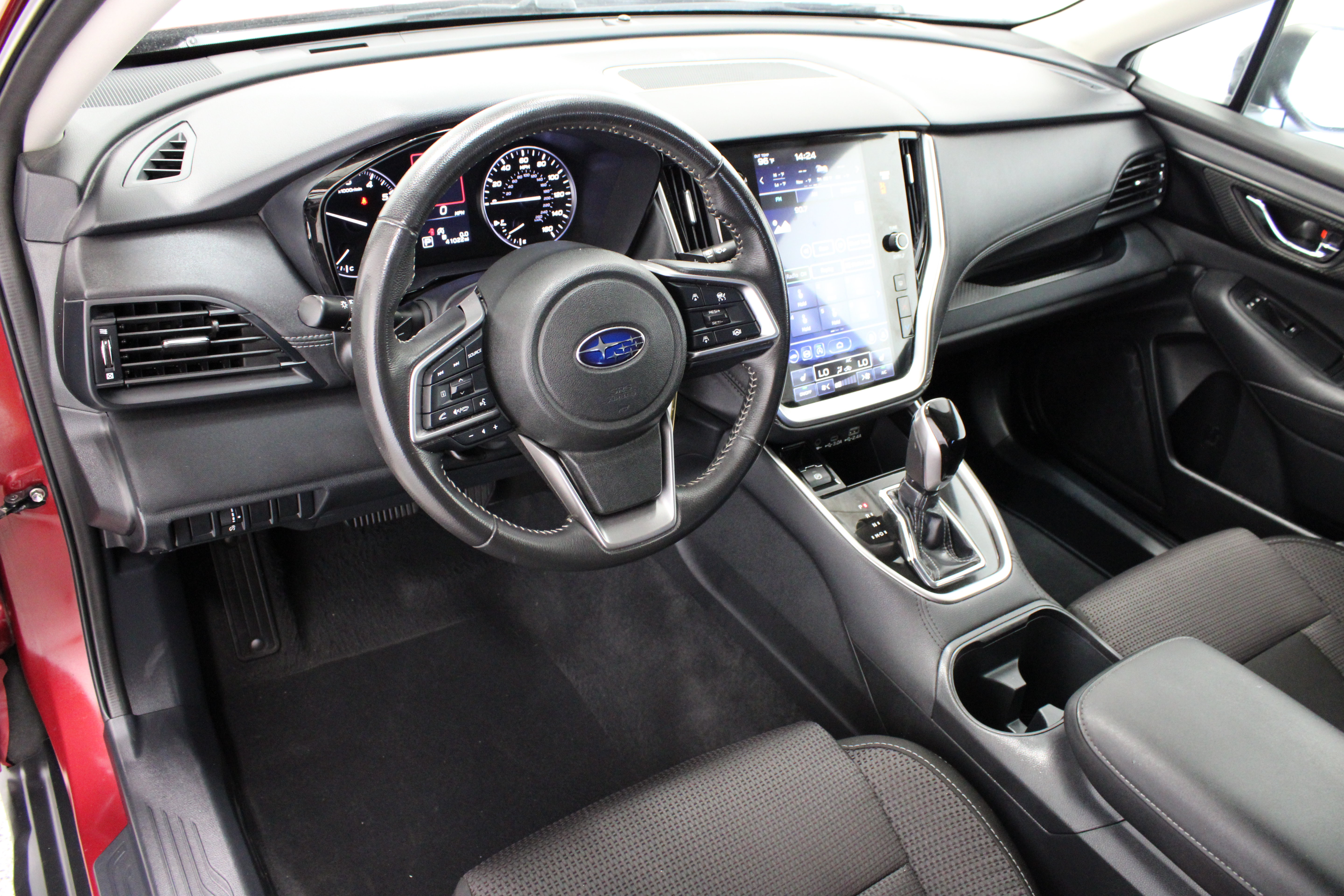 Used 2025 Subaru Outback Premium AWD/4WD image 13