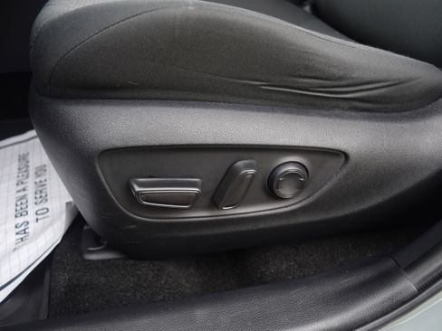 Used 2020 Toyota RAV4 XLE w/ All Weather Liner Package AWD/4WD image 19