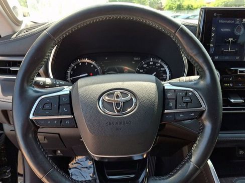 Certified 2021 Toyota Highlander Limited AWD/4WD image 22