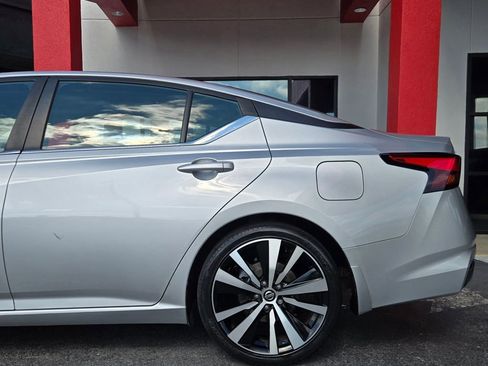 Used 2020 Nissan Altima 2.5 SR w/ Premium Package image 6