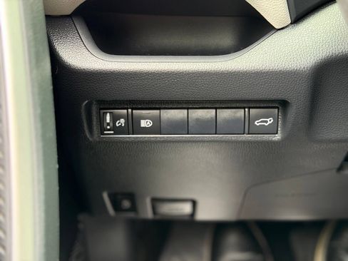 Used 2019 Toyota RAV4 XLE AWD/4WD image 23