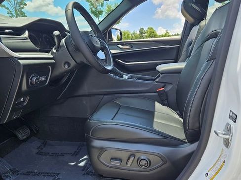 New 2025 Jeep Grand Cherokee Limited w/ Luxury Tech Group II image 6