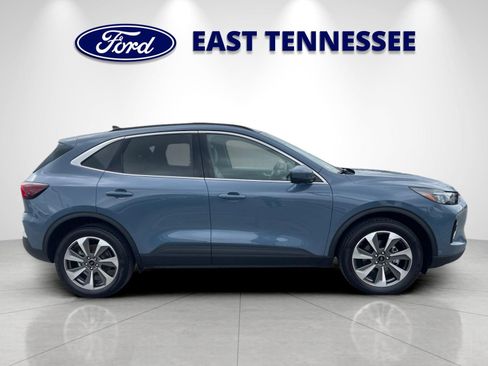 Used 2023 Ford Escape Platinum AWD/4WD image 2