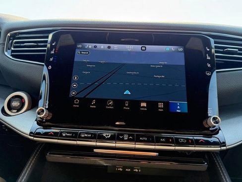 New 2025 Jeep Wagoneer 4WD w/ HD Trailer Tow Package image 19