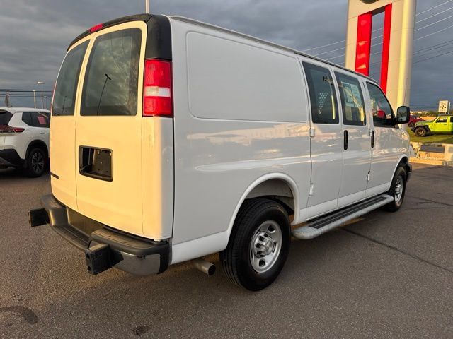 Used 2025 Chevrolet Express 2500 w/ Driver Convenience Package RWD image 5