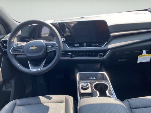 Used 2026 Chevrolet Equinox LT w/ Convenience Package II FWD image 14