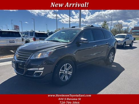 Used 2017 Chevrolet Traverse LT image 1