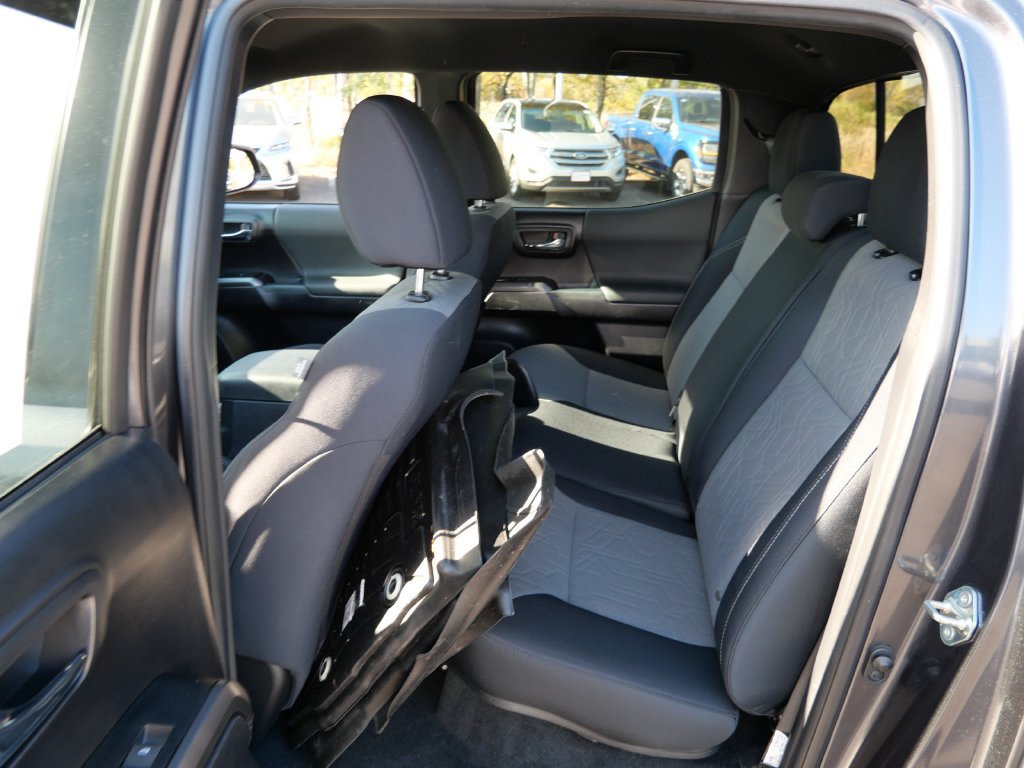 Certified 2020 Toyota Tacoma TRD Off-Road AWD/4WD image 13