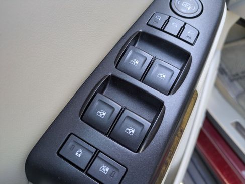 Used 2016 GMC Yukon Denali w/ Open Road Package image 22