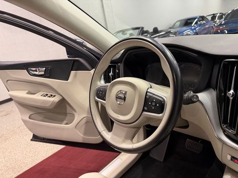 Used 2018 Volvo XC60 T5 Momentum w/ Convenience Package image 41