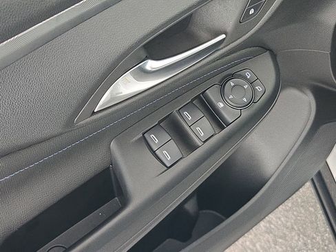 Used 2025 Buick Envista Sport Touring image 27