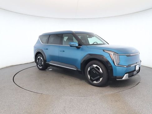Used 2024 Kia EV9 Land image 7