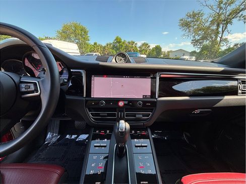Used 2023 Porsche Macan S AWD/4WD image 11