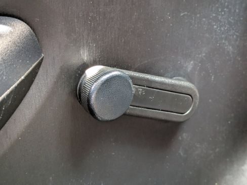 Used 2012 Toyota Yaris L image 20