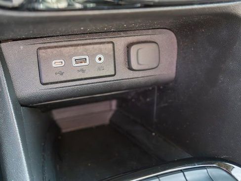 Used 2022 Buick Encore GX Select w/ Sport Touring Package FWD image 33