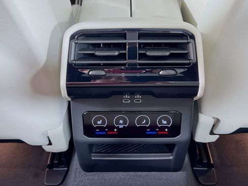 New 2026 BMW 550e xDrive w/ Executive Package image 28