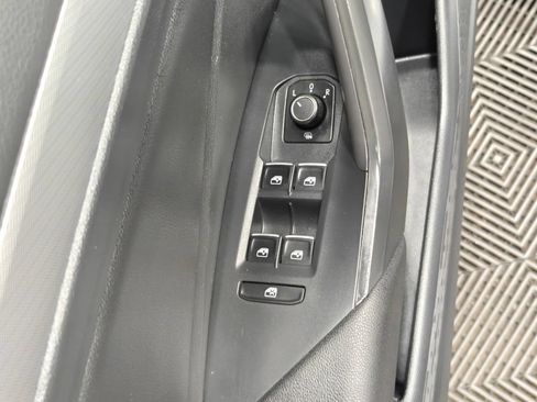 Used 2021 Volkswagen Jetta SE FWD image 32