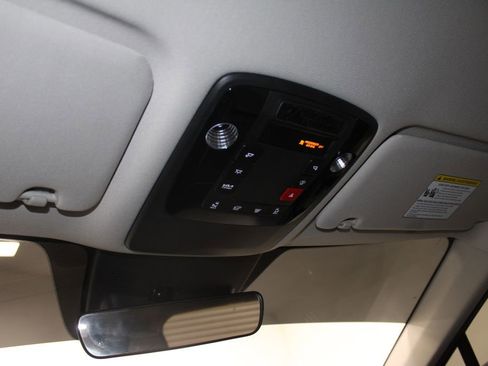 Used 2025 Kia Carnival EX image 44