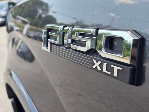Used 2018 Ford F150 XLT w/ Equipment Group 302A Luxury AWD/4WD image 9