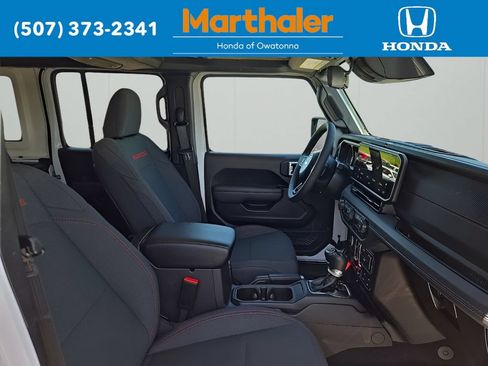Used 2026 Jeep Wrangler Unlimited Rubicon AWD/4WD image 19