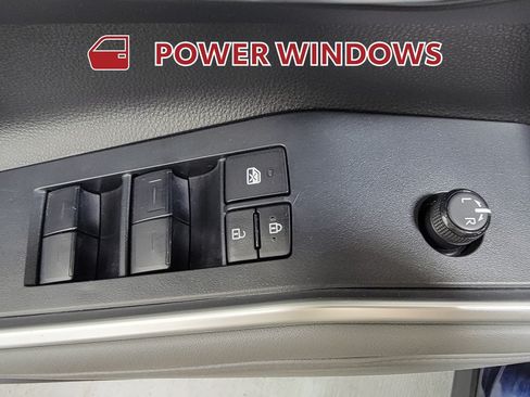 Used 2023 Toyota Highlander XLE FWD image 28