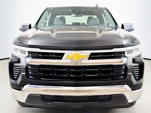 Used 2025 Chevrolet Silverado 1500 LT image 2