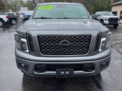 Used 2018 Nissan Titan SV w/ SV Convenience Package AWD/4WD image 8