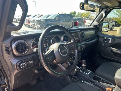 Used 2022 Jeep Gladiator Willys image 25