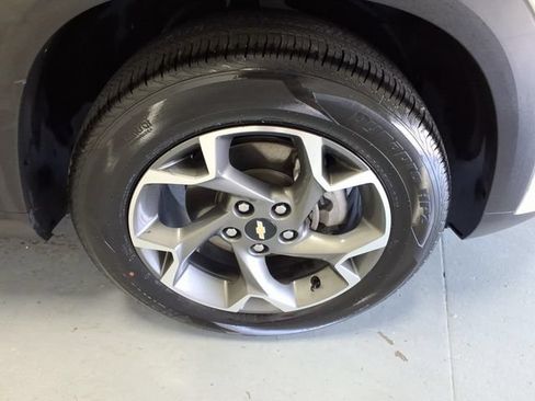 Used 2024 Chevrolet Trax LT FWD image 9